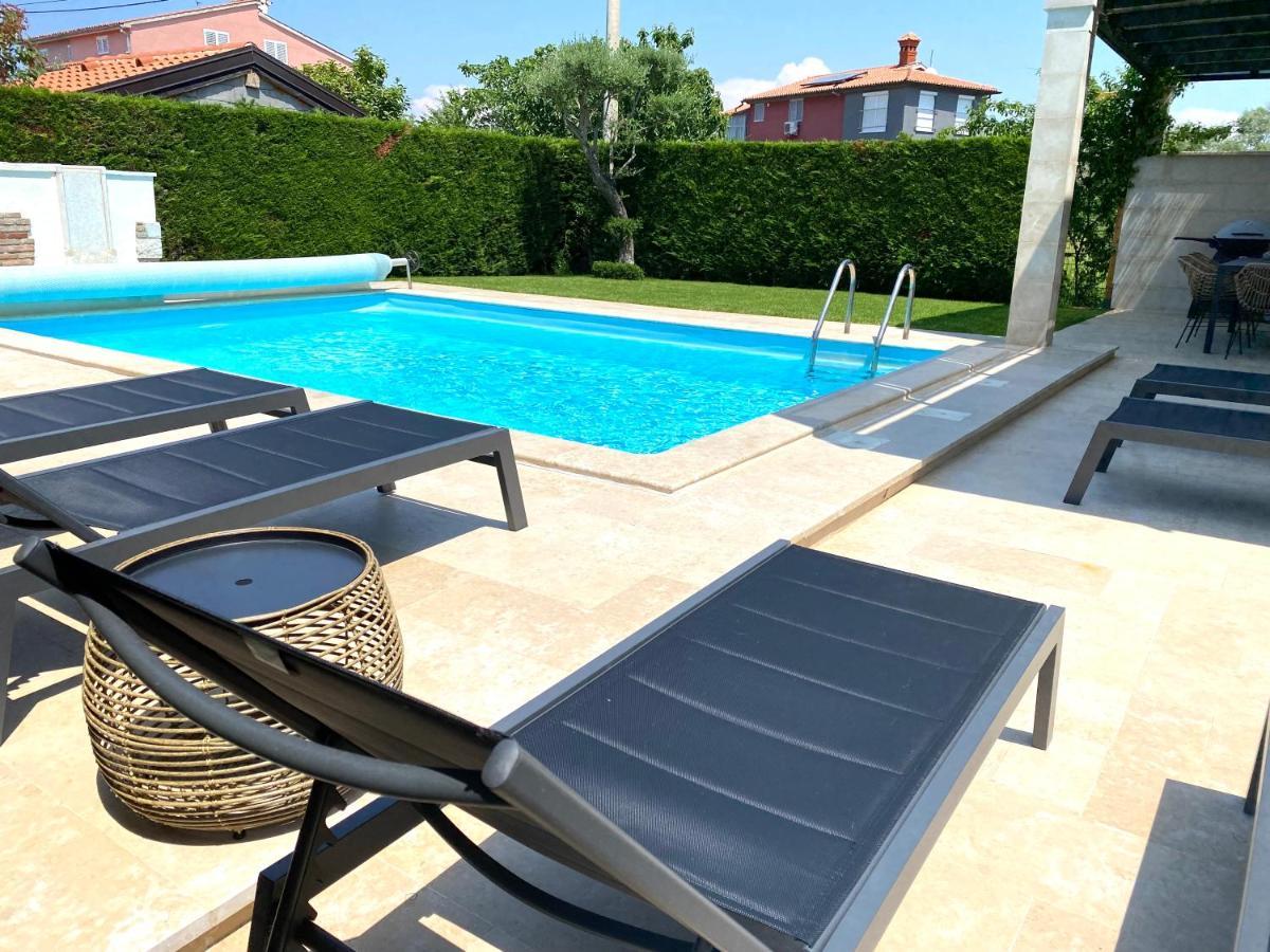 Villa Divina With Private Heated Pool Pula Exterior photo