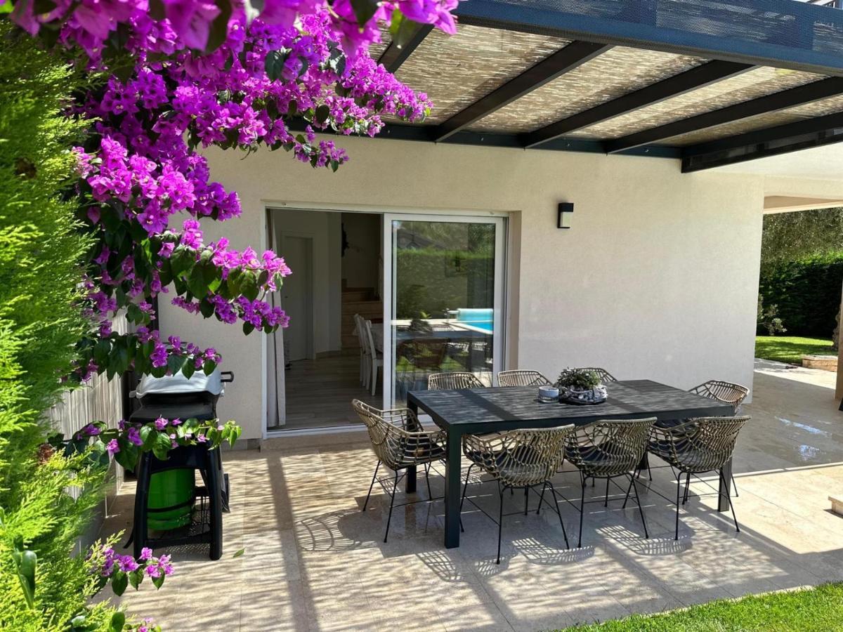 Villa Divina With Private Heated Pool Pula Exterior photo